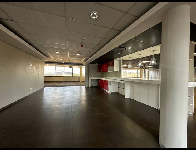 1,700M² OFFICE TO LET IN WOODMEAD
